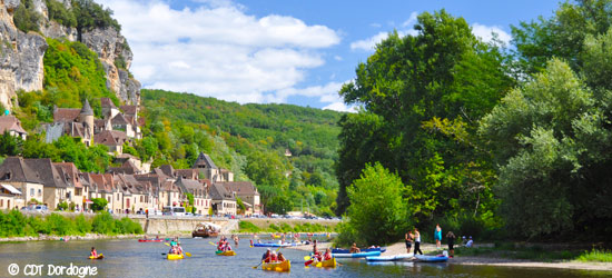 Vacances verdoyante à la Roque-Gageac au bord de la Dordogne