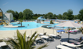 L'espace aquatique du camping les Grosses Pierres