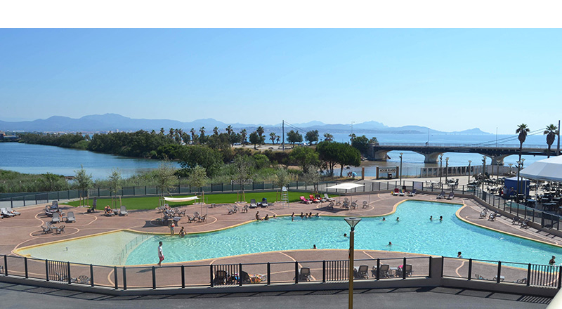 Camping les pieds dans l'eau