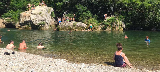 Camping 4 étoiles Le Château de Boisson dans le Gard